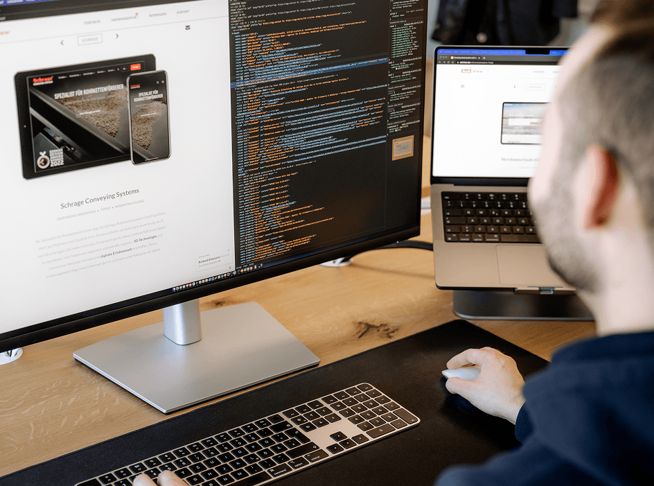 Eine webseite auf einem Laptop geöffnet